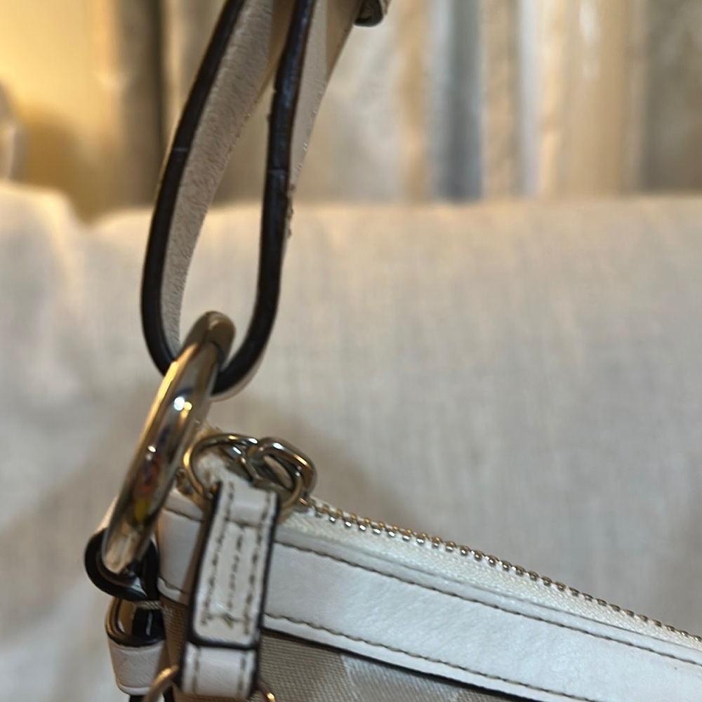 Coach Bag. (PRICE IS FIRM) - Picture 13 of 13